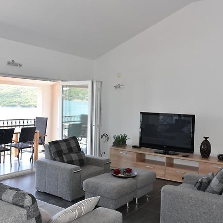 Villa Pina Appartment Chantos Tisno Eksteriør billede