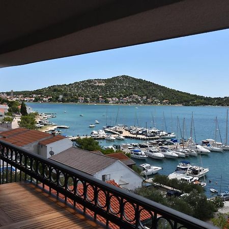 Villa Pina Appartment Chantos Tisno Eksteriør billede