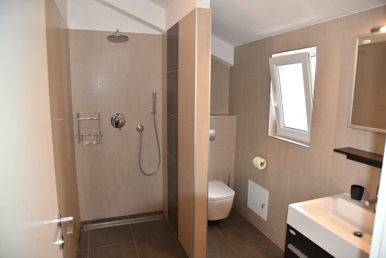 Villa Pina Appartment Chantos Tisno Eksteriør billede