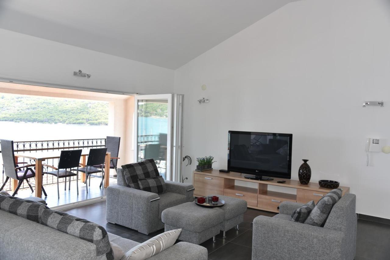 Villa Pina Appartment Chantos Tisno Eksteriør billede