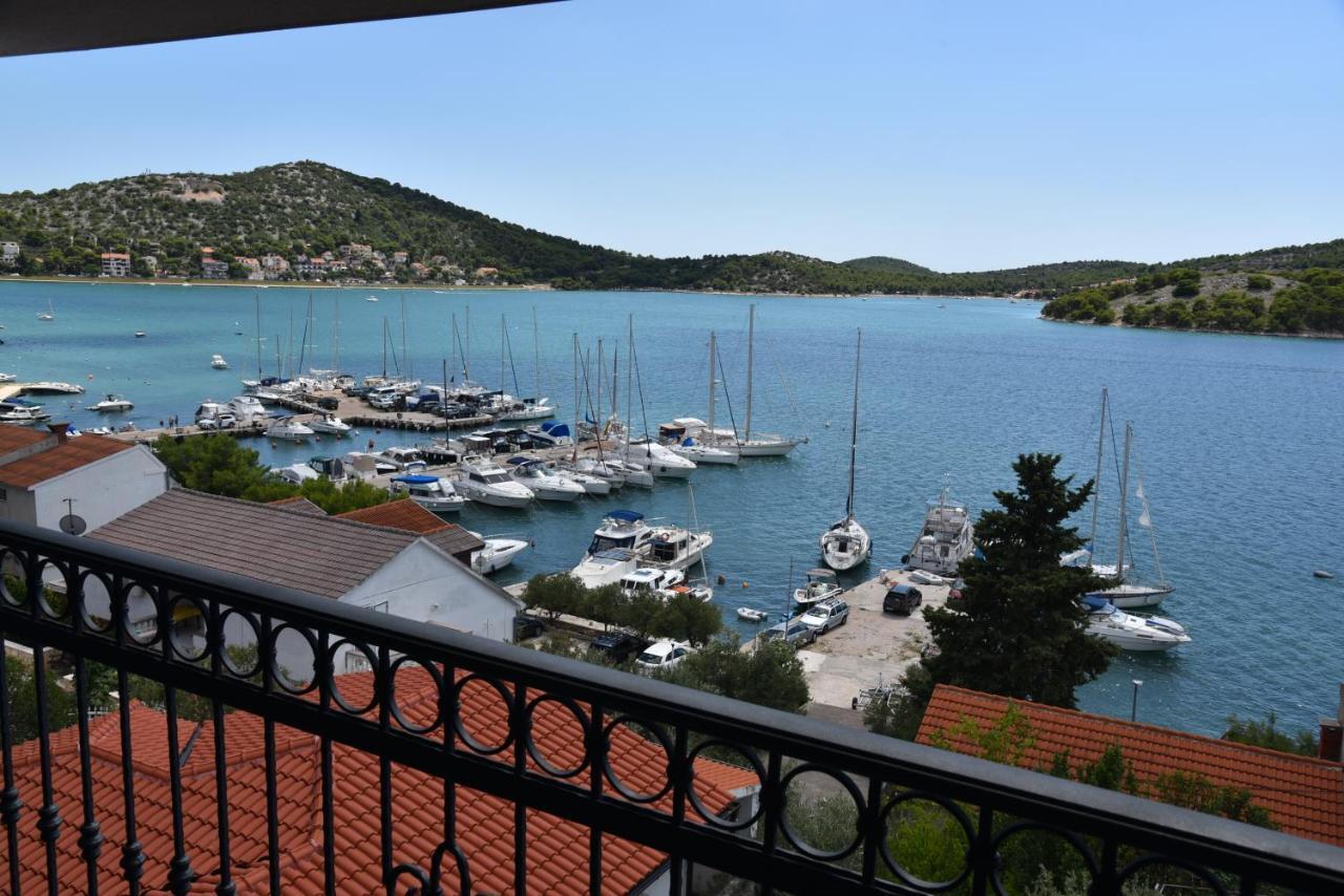 Villa Pina Appartment Chantos Tisno Eksteriør billede