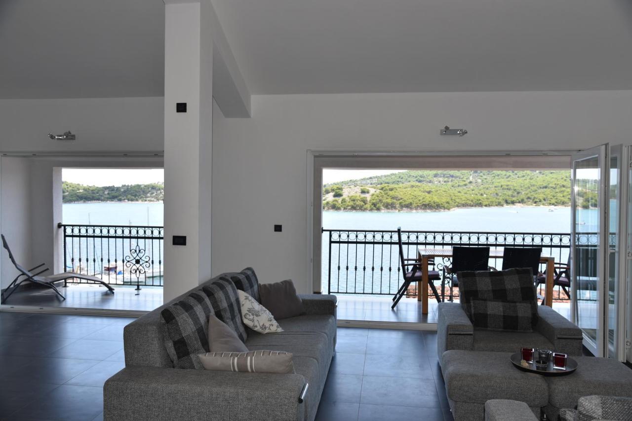 Villa Pina Appartment Chantos Tisno Eksteriør billede